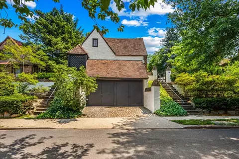 50 Overhill Rd, New York City, NY 11375