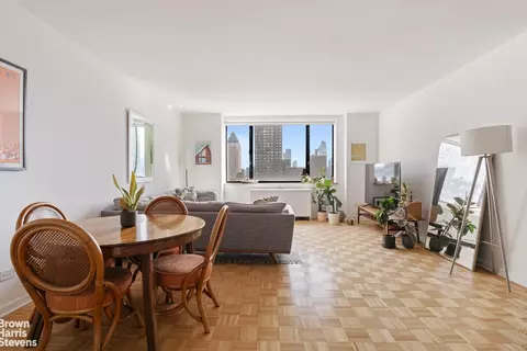 30 W 61st St #25B, New York, NY 10023