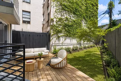 395 S 2nd St #1, Brooklyn, NY 11211