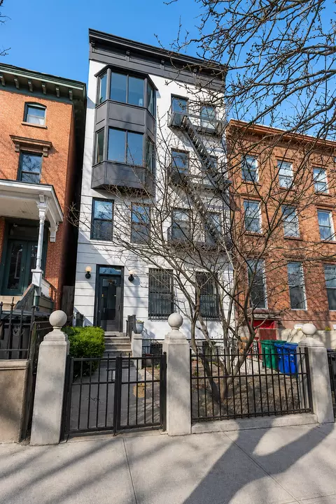 118 Clinton Ave #2A, Brooklyn, NY 11205