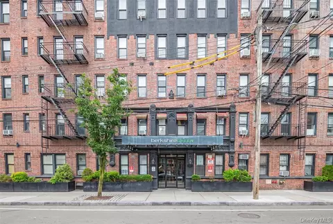 42-22 Ketcham St #D-21, New York City, NY 11373