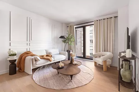 500 W 45th St #201, New York, NY 10036