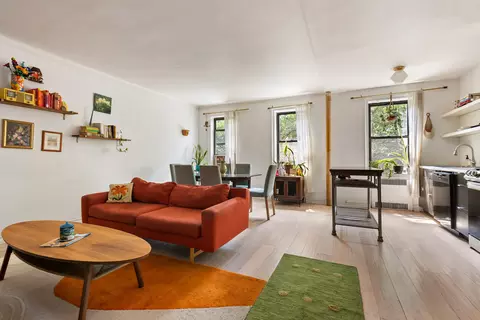 192 E 8th St #1B, Brooklyn, NY 11218
