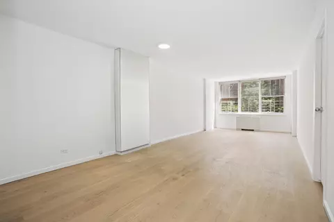 207 E 74th St #2C, New York, NY 10021