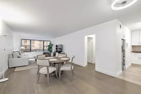 77 W 55th St #2HH, New York, NY 10019
