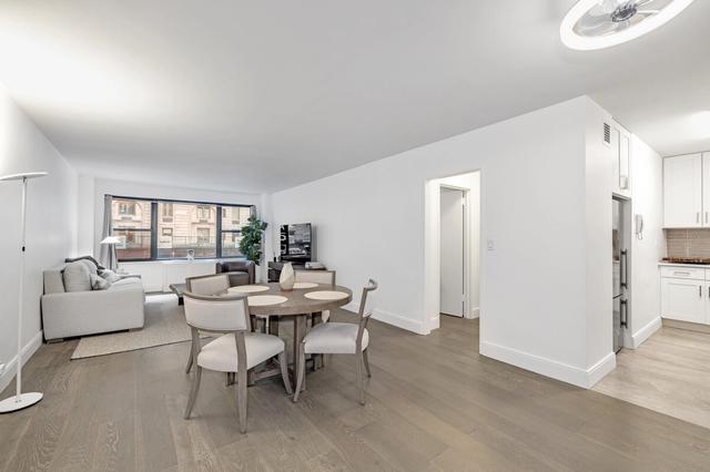 77 W 55th St #2HH, New York, NY 10019