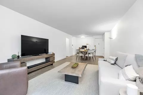 77 W 55th St #2HH, New York, NY 10019