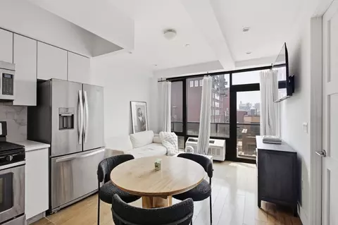 399 E 8th St #7B, New York, NY 10009