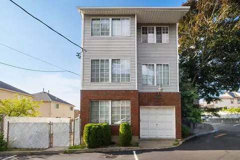 16 Roosevelt Ct, Staten Island, NY 10314