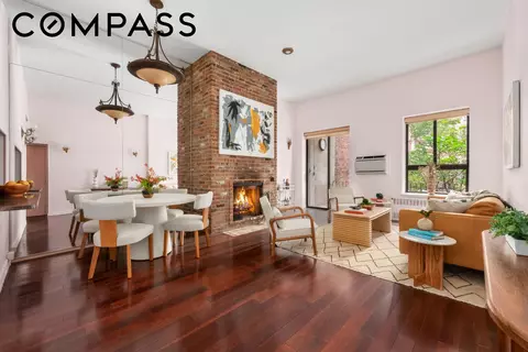 228 W 21st St #2, New York, NY 10011