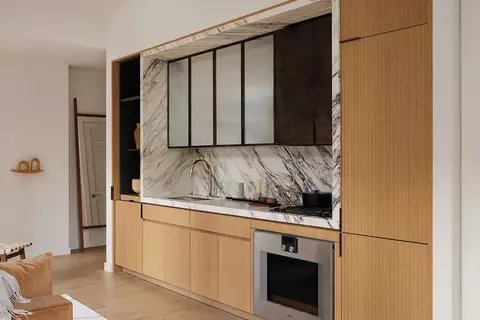 135 E 47th St #21D, New York, NY 10017