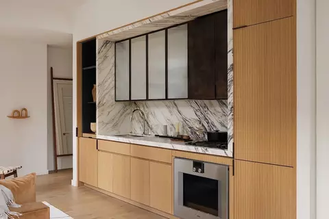 135 E 47th St #21D, New York, NY 10017