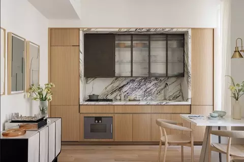 135 E 47th St #22A, New York, NY 10017