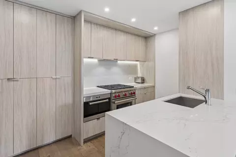 350 E 82nd St #5V, New York, NY 10028