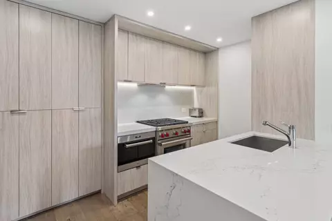 350 E 82nd St #5V, New York, NY 10028