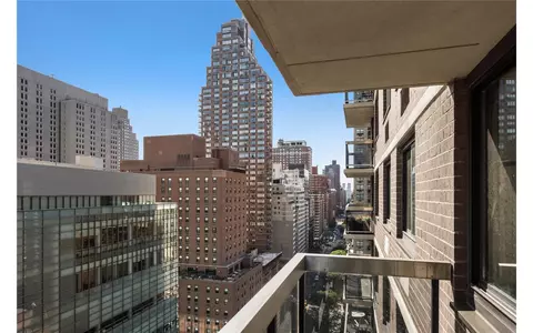 515 E 72nd St #17F, New York, NY 10021