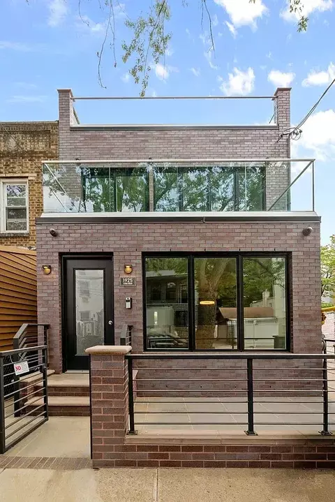 19-25 22nd Rd, New York City, NY 11105