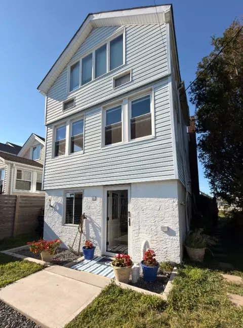 61 W 16th Rd, Far Rockaway, NY 11693