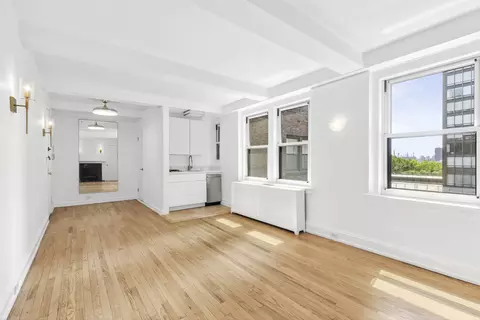 10 Mitchell Pl #9E, New York, NY 10017