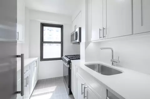 240 E 76th St #8-J, New York, NY 10021
