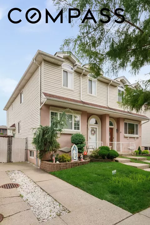 78 Kennington St, Staten Island, NY 10308