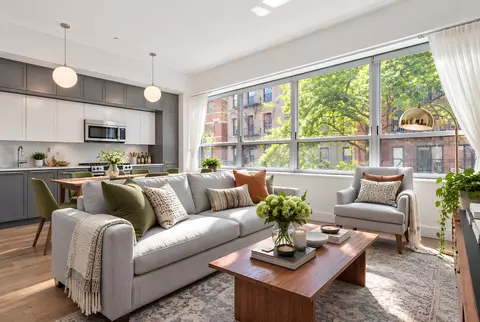 416 W 52nd St #317, New York, NY 10019