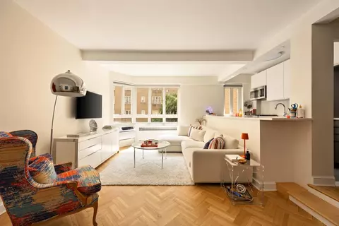 333 W 57th St #3H, New York, NY 10019
