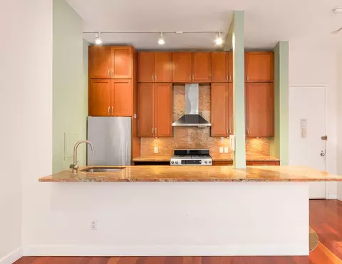 250 S End Ave #2A, New York, NY 10280