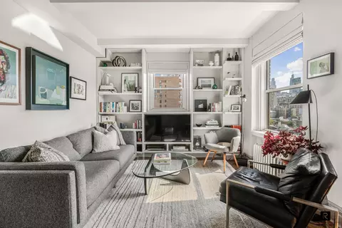 365 W 20th St #10A, New York, NY 10011