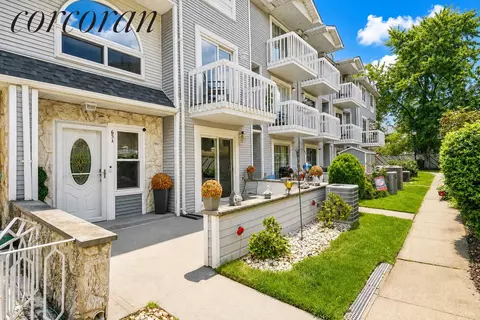 63 A Country Dr E #59, Staten Island, NY 10314