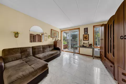 464 67th St #2A, Brooklyn, NY 11220