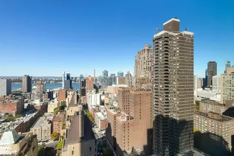 322 W 57th St #39F, New York, NY 10019