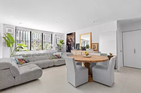 445 W 54th St #1E, New York, NY 10019