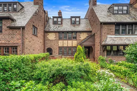 111-15 76th Ave, New York City, NY 11375