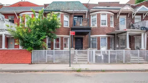 87-17 160th St, Jamaica, NY 11432