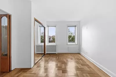 48-17 42nd St #4C, New York City, NY 11104