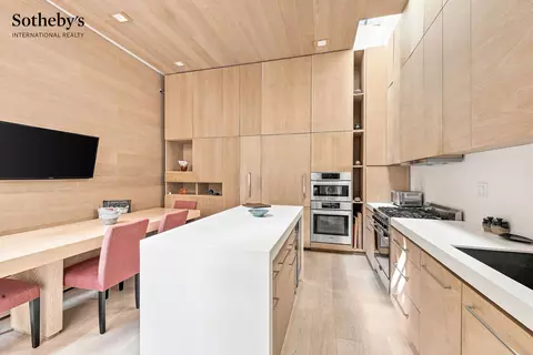 131 E 39th St, New York, NY 10016