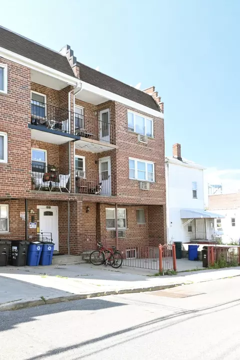 25-40 14th Pl, New York City, NY 11102