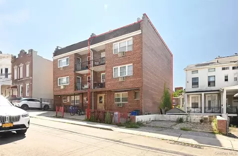 25-40 14th Pl, New York City, NY 11102