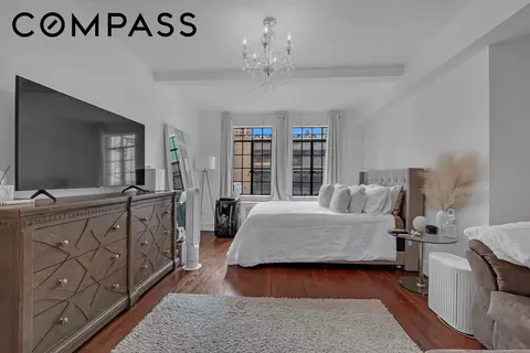 320 E 42nd St #1407, New York, NY 10017