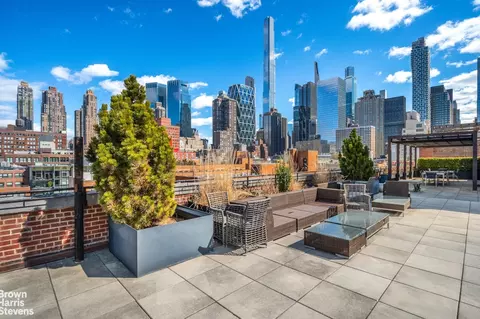 432 W 52nd St #5B, New York, NY 10019