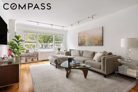 101 W 12th St #2N, New York, NY 10011