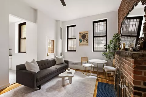 252 W 20th St #1C, New York, NY 10011