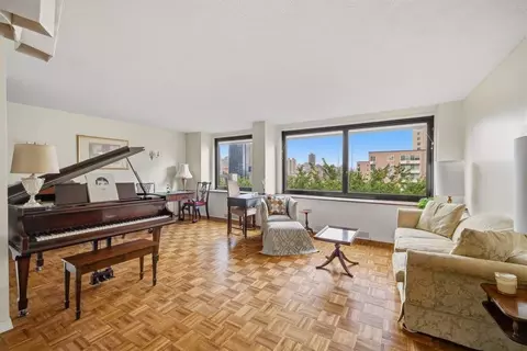 531 Main St #1025, New York, NY 10044