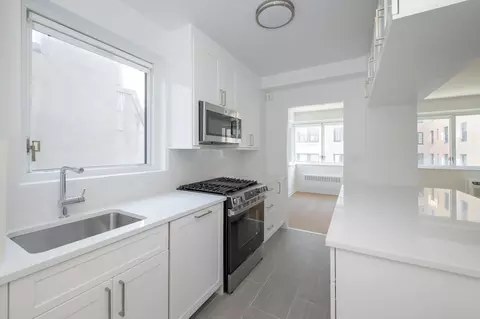 20 E 68th St #9-A, New York, NY 10065