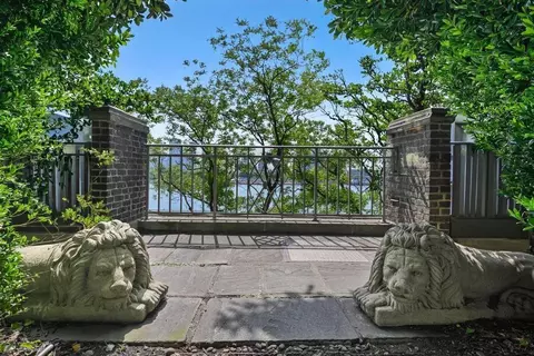 1 Beekman Pl #15A, New York, NY 10022