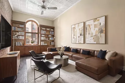 215 E 17th St #2, New York, NY 10003