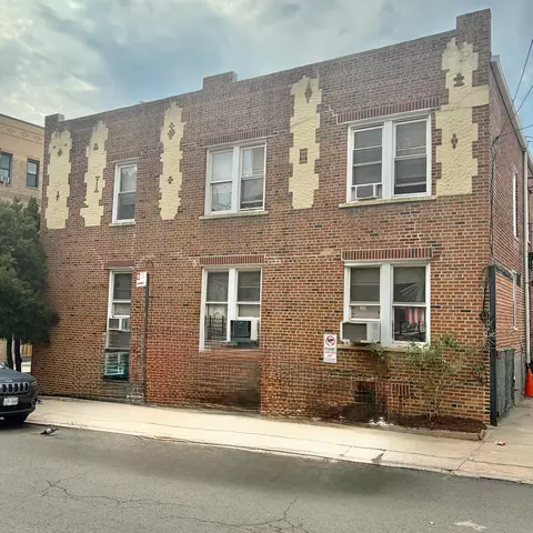 60-07 43rd Ave, Woodside, NY 11377