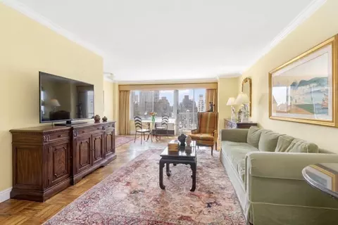 300 E 74th St #17E, New York, NY 10021
