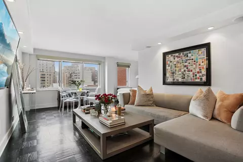201 E 25th St #10L, New York, NY 10010